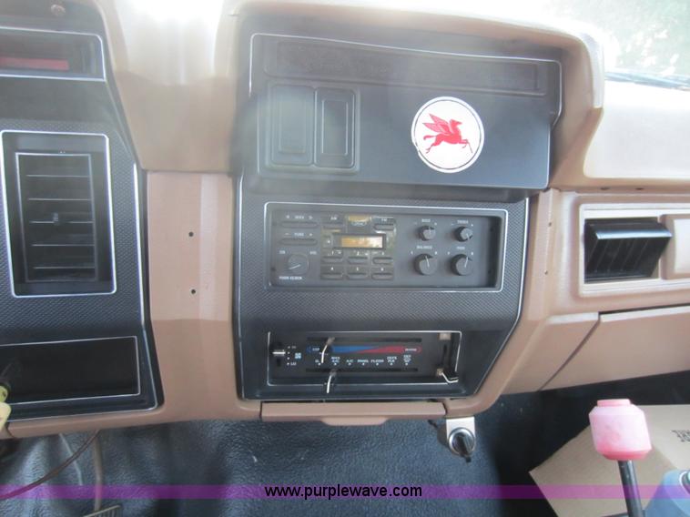 image for item D5545 1994 Ford F600 winch truck