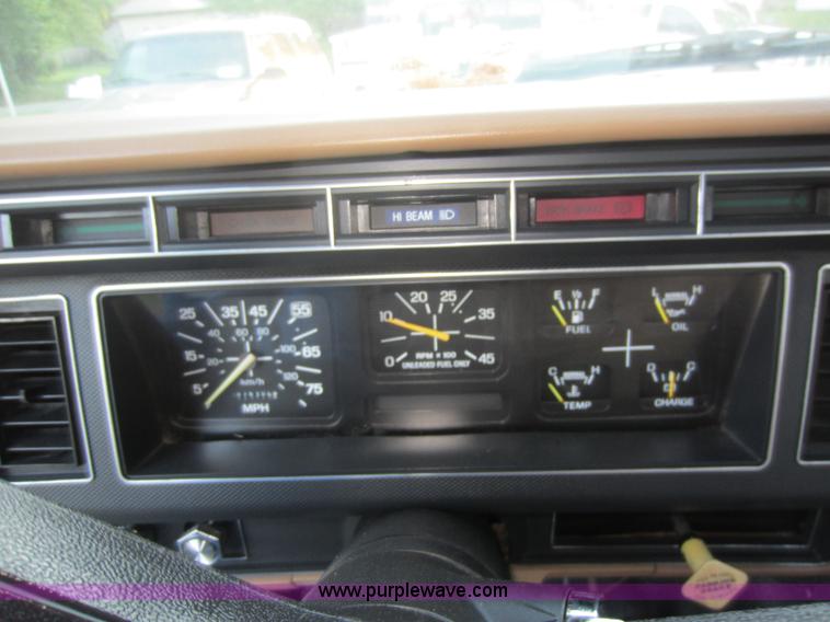 image for item D5545 1994 Ford F600 winch truck