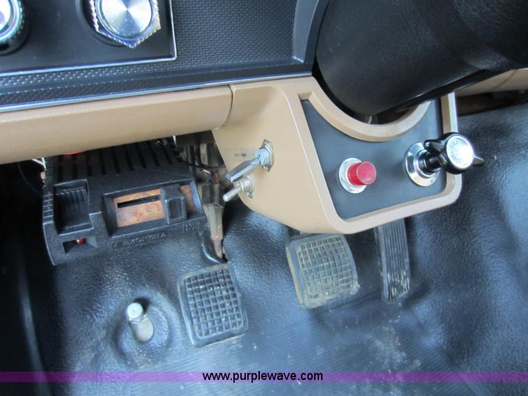 image for item D5545 1994 Ford F600 winch truck