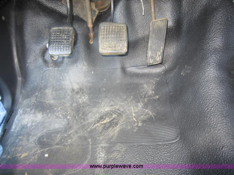 image for item D5545 1994 Ford F600 winch truck