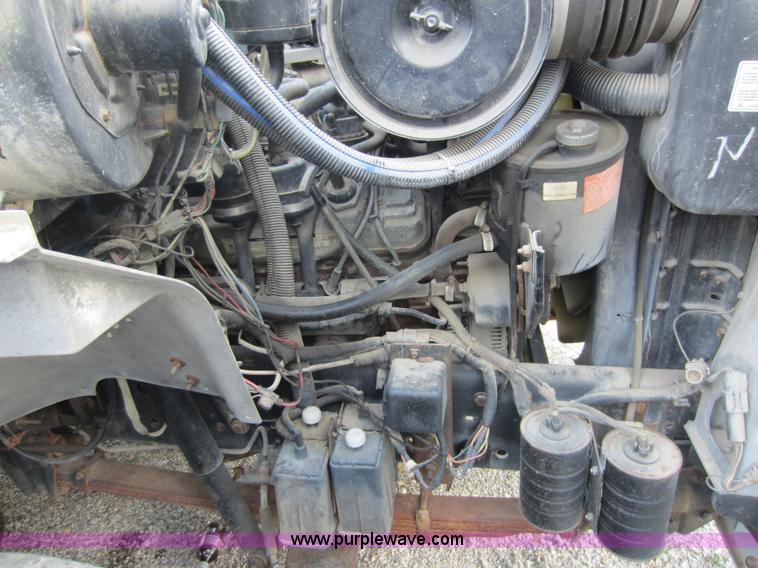 image for item D5545 1994 Ford F600 winch truck