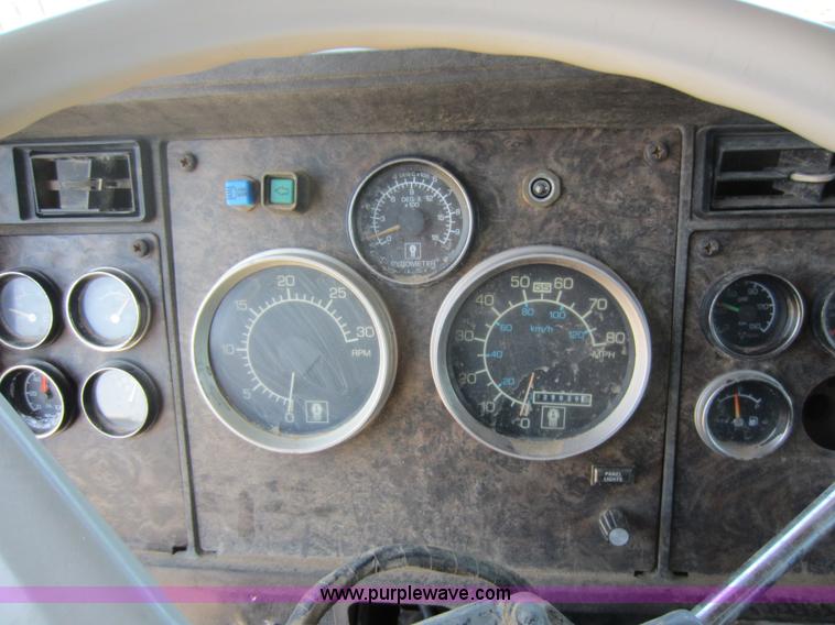 image for item D5548 1984 Kenworth W900 dump truck