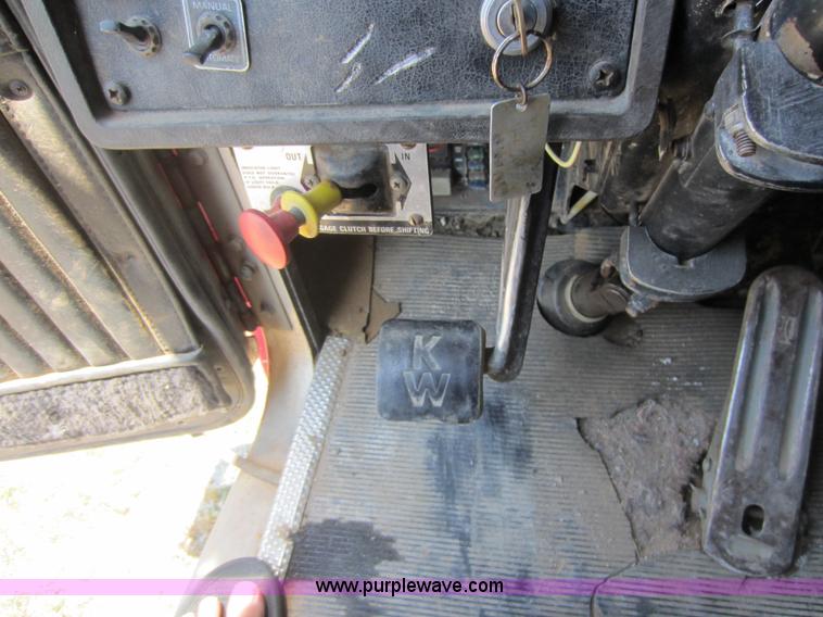 image for item D5548 1984 Kenworth W900 dump truck