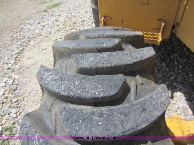 image for item D5565 1998 John Deere 310SE backhoe