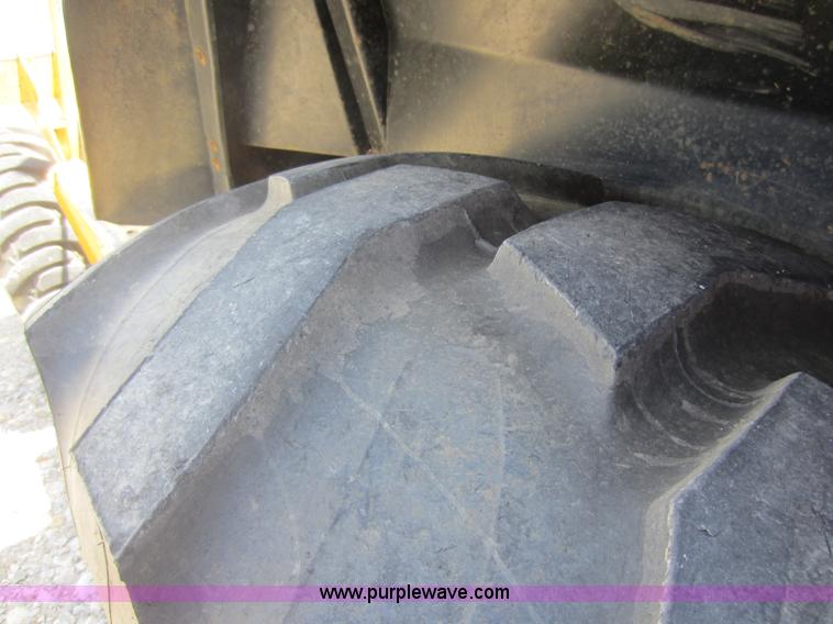 image for item D5565 1998 John Deere 310SE backhoe