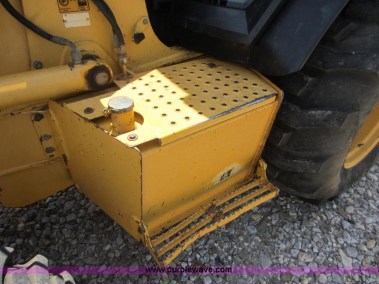 image for item D5565 1998 John Deere 310SE backhoe