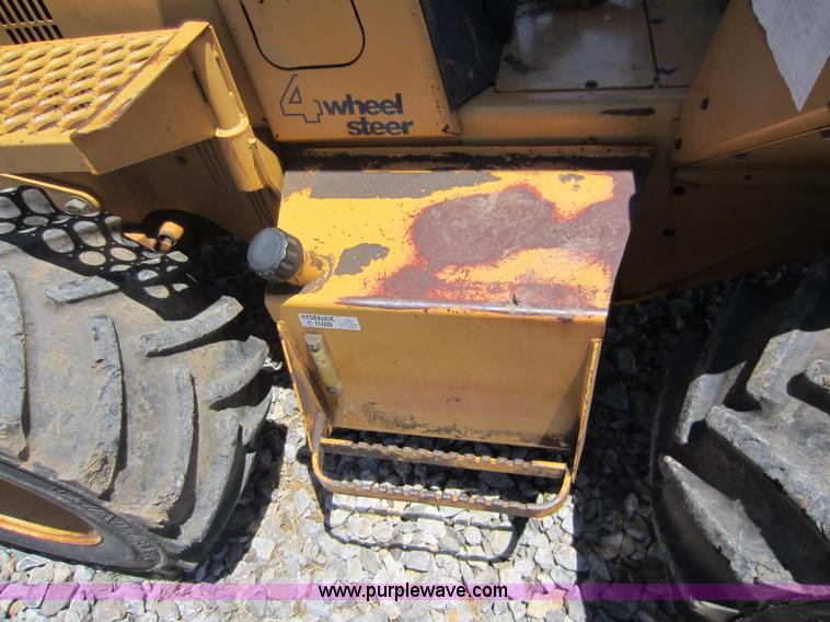 image for item D5566 1995 Case 660 trencher