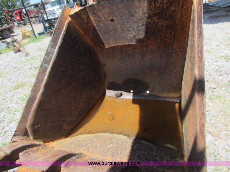 image for item D5566 1995 Case 660 trencher