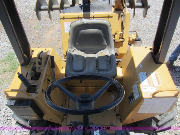 image for item D5566 1995 Case 660 trencher