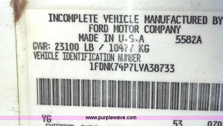 image for item D7933 1990 Ford F700 gin pole truck