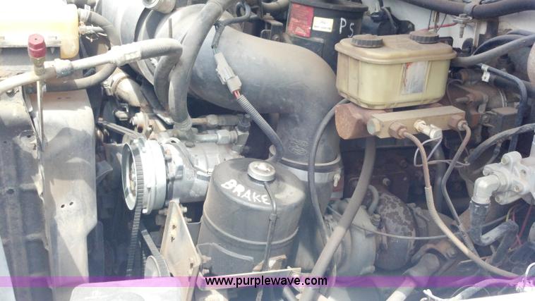 image for item D7933 1990 Ford F700 gin pole truck