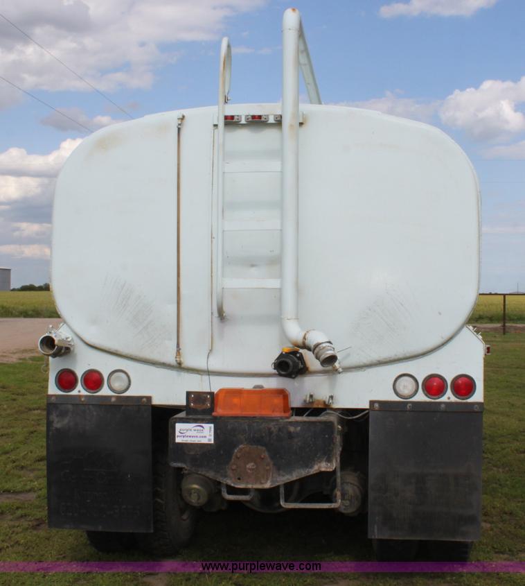 image for item D7996 1993 Ford LT8000 tandem axle water tender truck