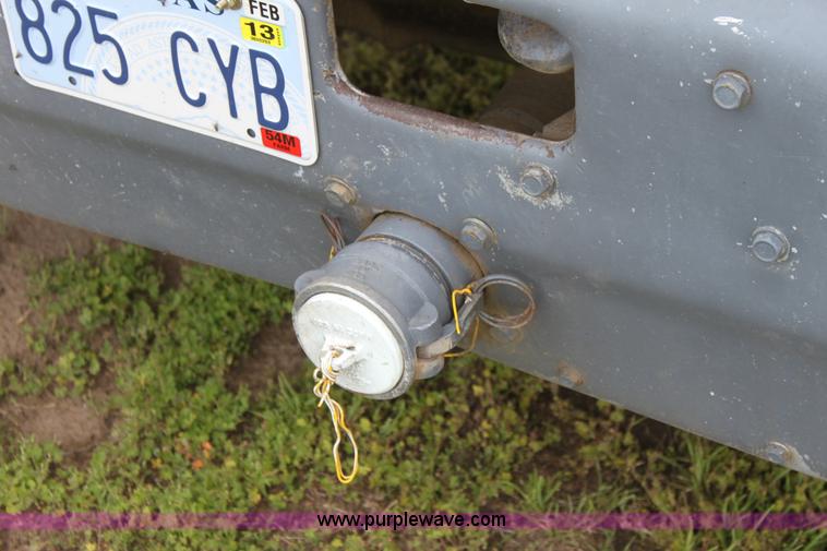 image for item D7996 1993 Ford LT8000 tandem axle water tender truck