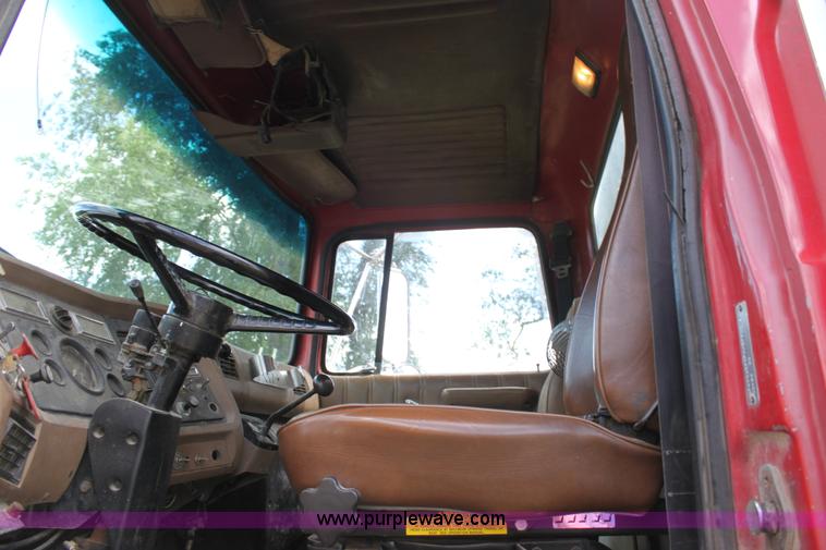 image for item D7996 1993 Ford LT8000 tandem axle water tender truck