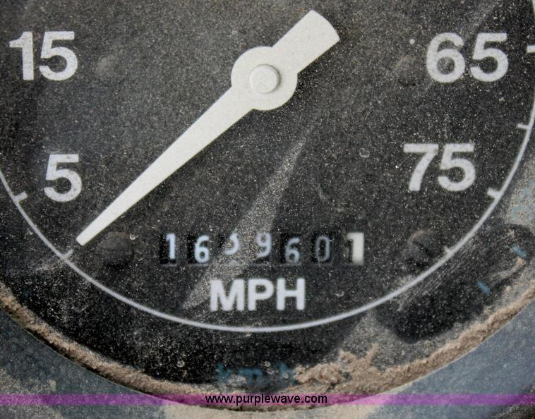 image for item D7996 1993 Ford LT8000 tandem axle water tender truck