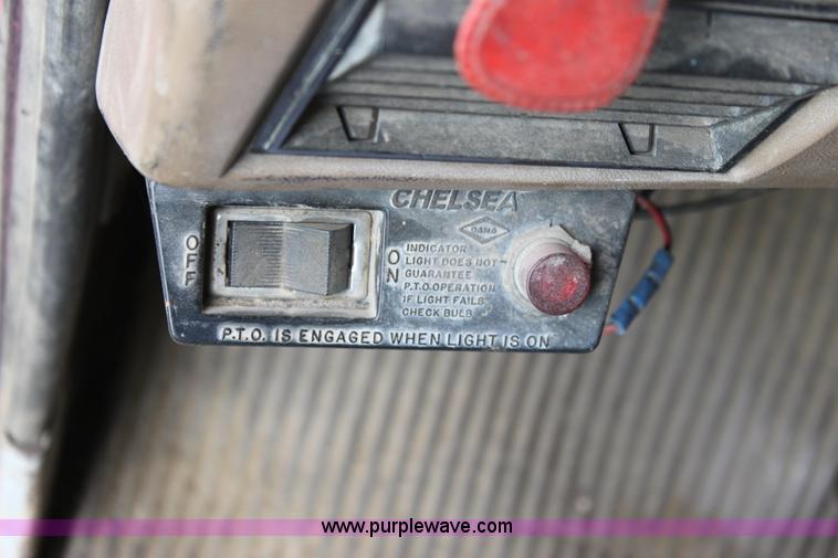 image for item D7996 1993 Ford LT8000 tandem axle water tender truck