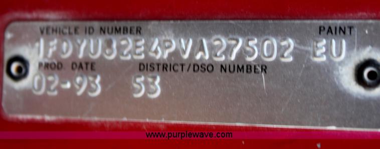 image for item D7996 1993 Ford LT8000 tandem axle water tender truck