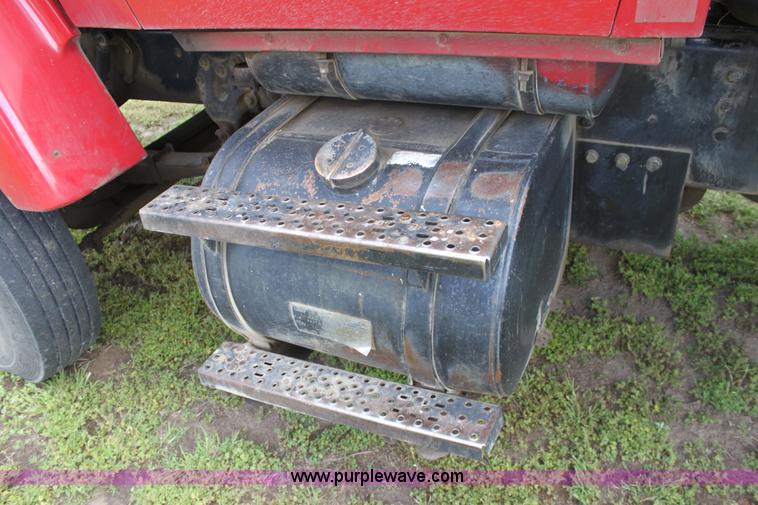 image for item D7996 1993 Ford LT8000 tandem axle water tender truck