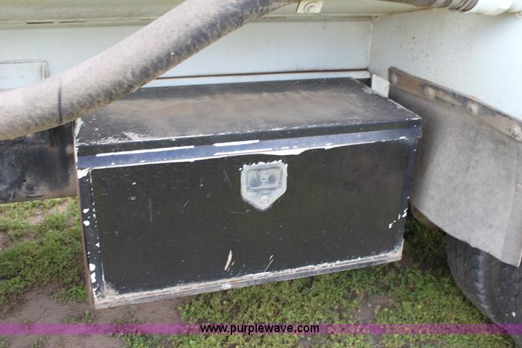 image for item D7996 1993 Ford LT8000 tandem axle water tender truck