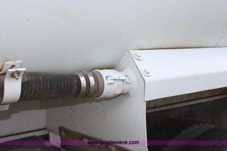 image for item D7996 1993 Ford LT8000 tandem axle water tender truck