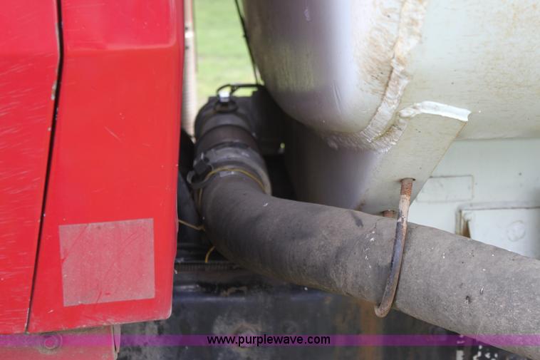 image for item D7996 1993 Ford LT8000 tandem axle water tender truck