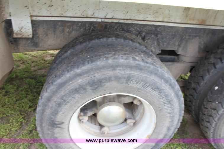 image for item D7996 1993 Ford LT8000 tandem axle water tender truck