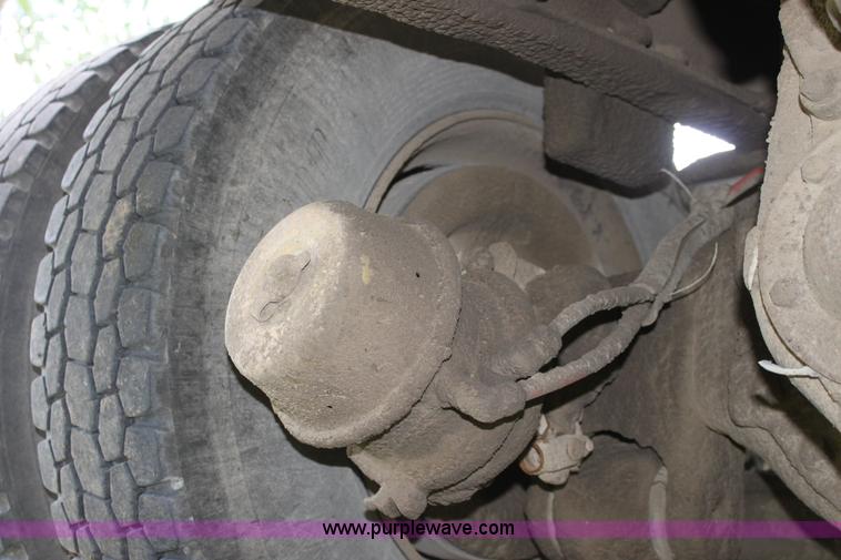 image for item D7996 1993 Ford LT8000 tandem axle water tender truck