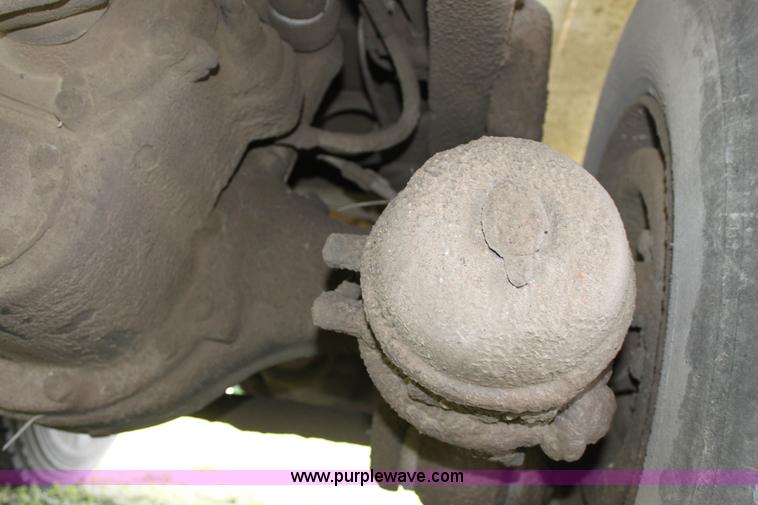 image for item D7996 1993 Ford LT8000 tandem axle water tender truck