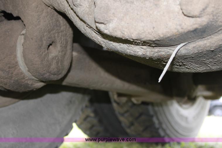 image for item D7996 1993 Ford LT8000 tandem axle water tender truck