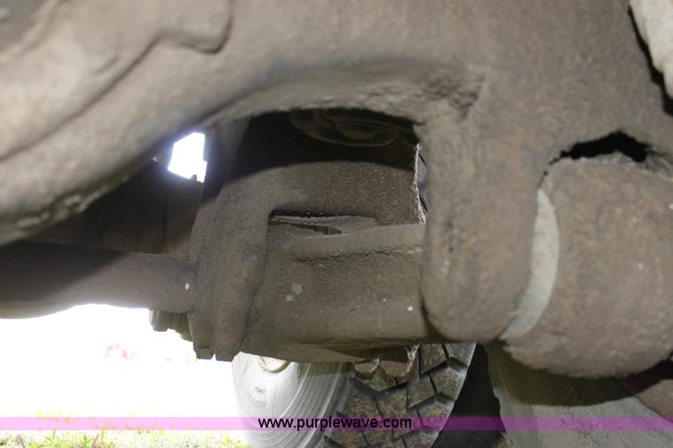 image for item D7996 1993 Ford LT8000 tandem axle water tender truck