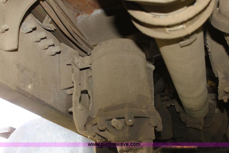 image for item D7996 1993 Ford LT8000 tandem axle water tender truck