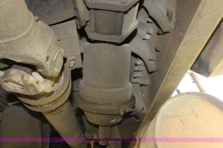 image for item D7996 1993 Ford LT8000 tandem axle water tender truck