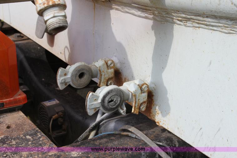 image for item D7996 1993 Ford LT8000 tandem axle water tender truck