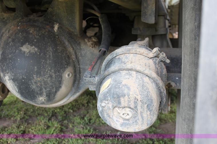 image for item D7996 1993 Ford LT8000 tandem axle water tender truck