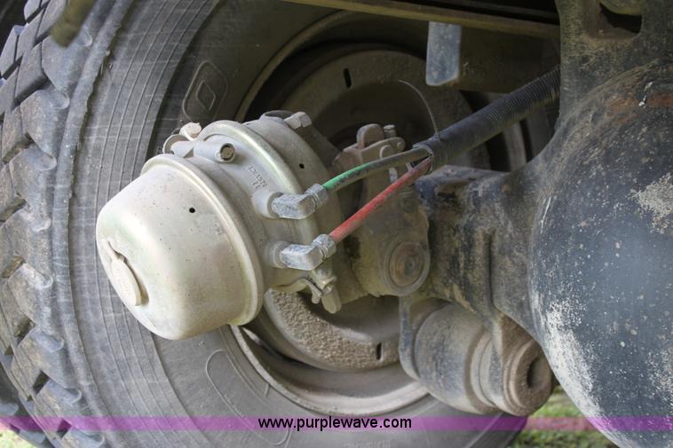 image for item D7996 1993 Ford LT8000 tandem axle water tender truck