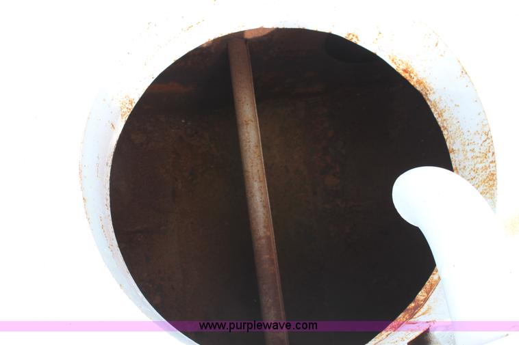 image for item D7996 1993 Ford LT8000 tandem axle water tender truck