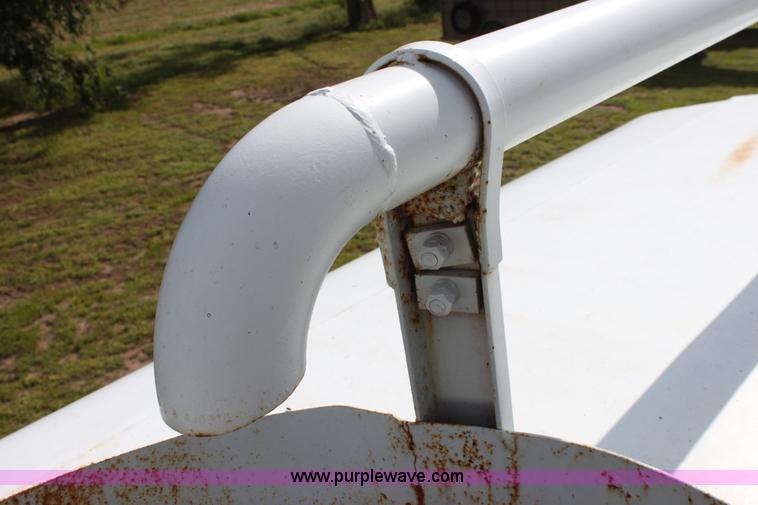 image for item D7996 1993 Ford LT8000 tandem axle water tender truck