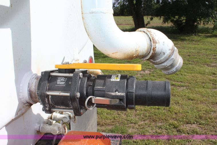 image for item D7996 1993 Ford LT8000 tandem axle water tender truck