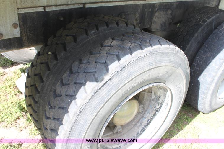 image for item D7996 1993 Ford LT8000 tandem axle water tender truck