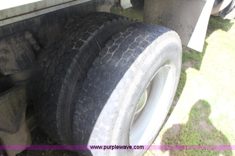 image for item D7996 1993 Ford LT8000 tandem axle water tender truck