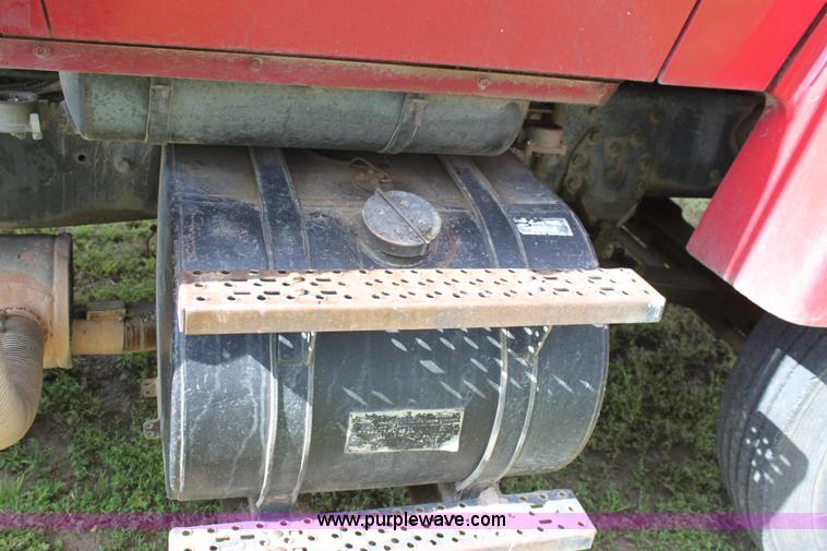 image for item D7996 1993 Ford LT8000 tandem axle water tender truck