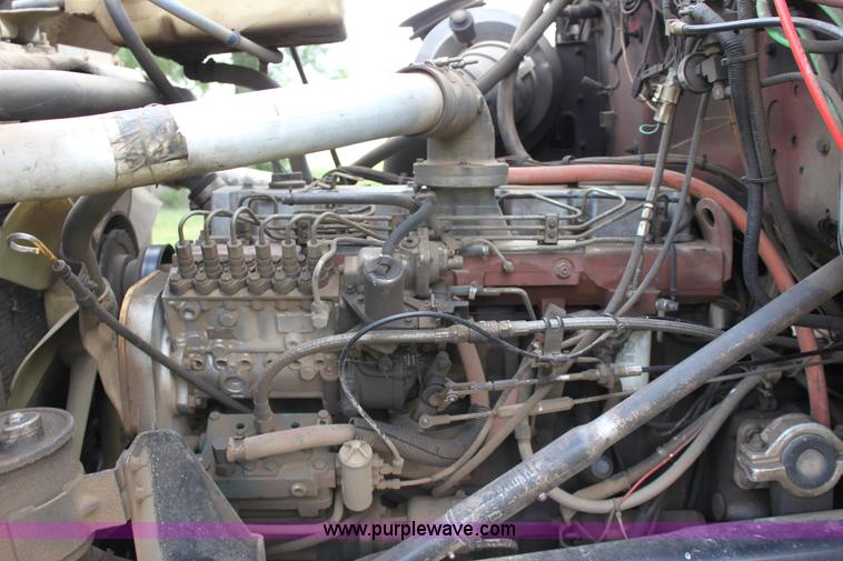 image for item D7996 1993 Ford LT8000 tandem axle water tender truck