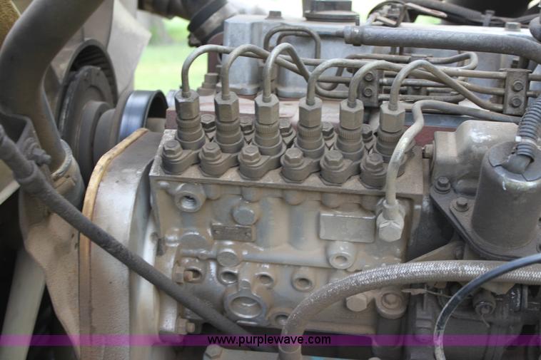 image for item D7996 1993 Ford LT8000 tandem axle water tender truck