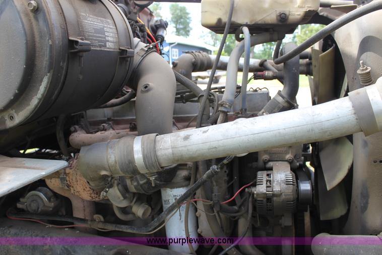 image for item D7996 1993 Ford LT8000 tandem axle water tender truck