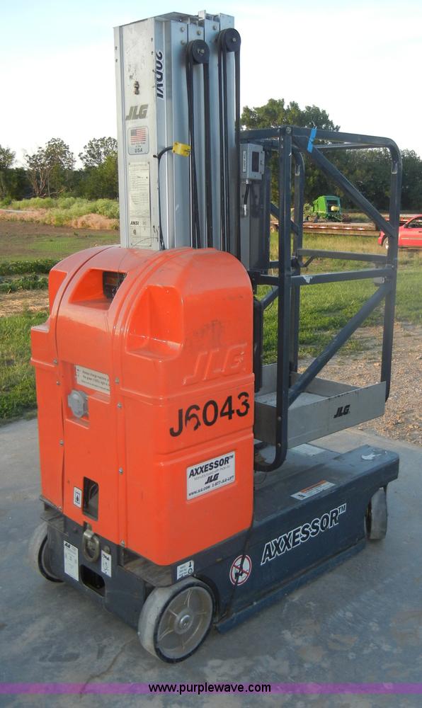 image for item N9758 2004 JLG J6043 electric lift