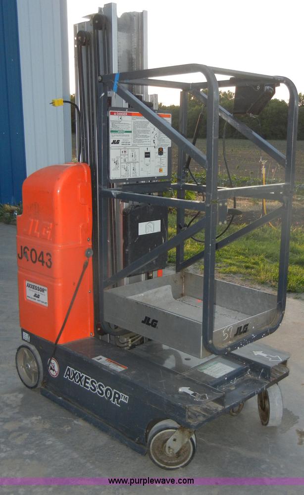 image for item N9758 2004 JLG J6043 electric lift
