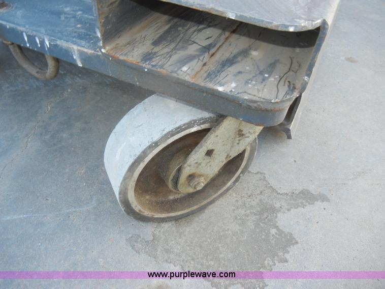 image for item N9758 2004 JLG J6043 electric lift