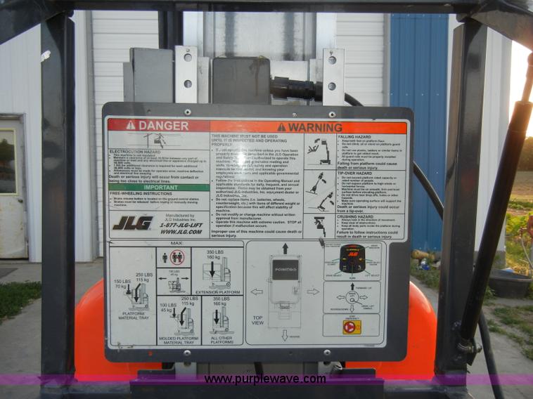 image for item N9758 2004 JLG J6043 electric lift