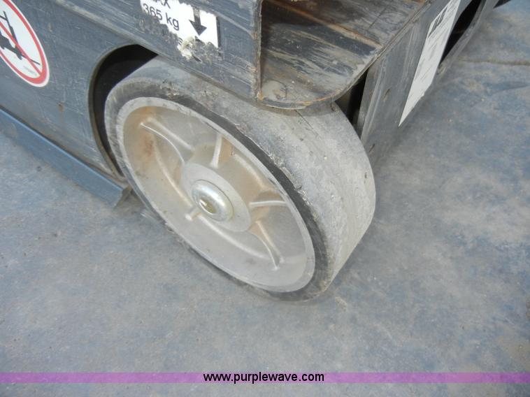 image for item N9758 2004 JLG J6043 electric lift