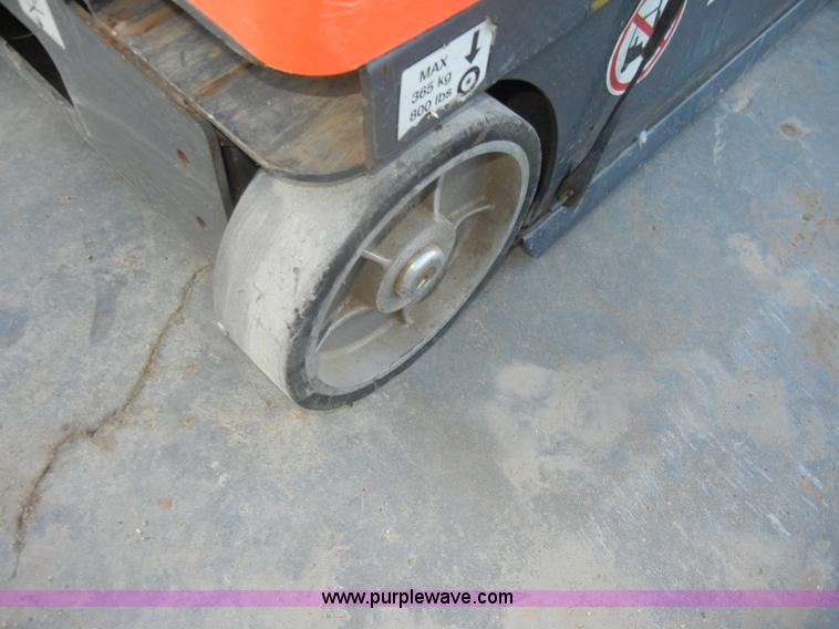 image for item N9758 2004 JLG J6043 electric lift